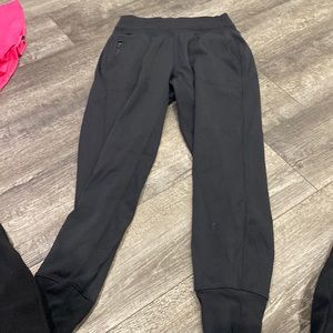 black athleta jogger